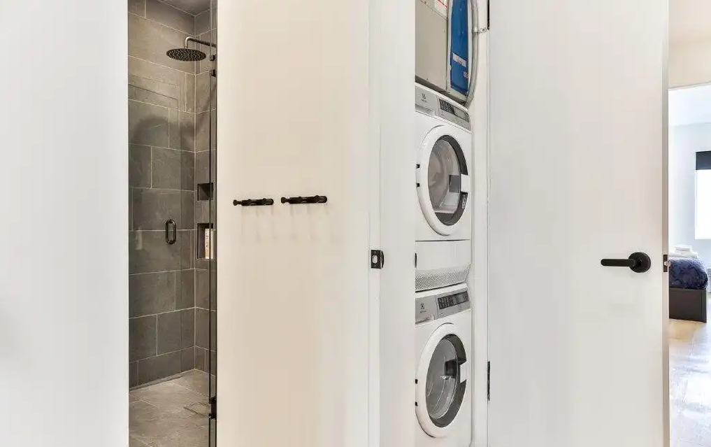 Gorgeous Furnished Townhouse in Queen West — Private Patio & Stylish Design