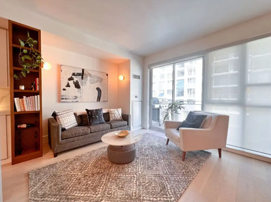 Luxurious Furnished Downtown Condo — Private Balcony & Fashion District Living