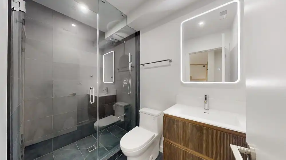 Luxurious Furnished House in Toronto — City Views & Private Rooftop Patio