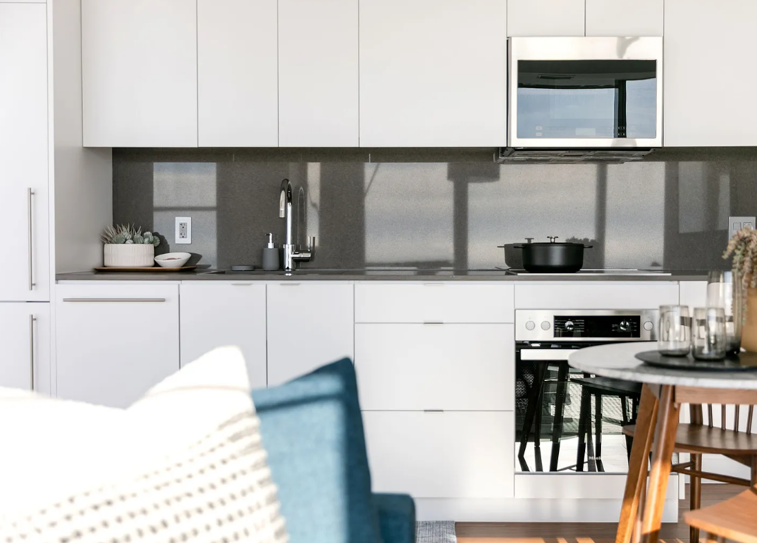 Furnished 2-Bedroom Apartment at 655 Centre St SW – Downtown Calgary Living