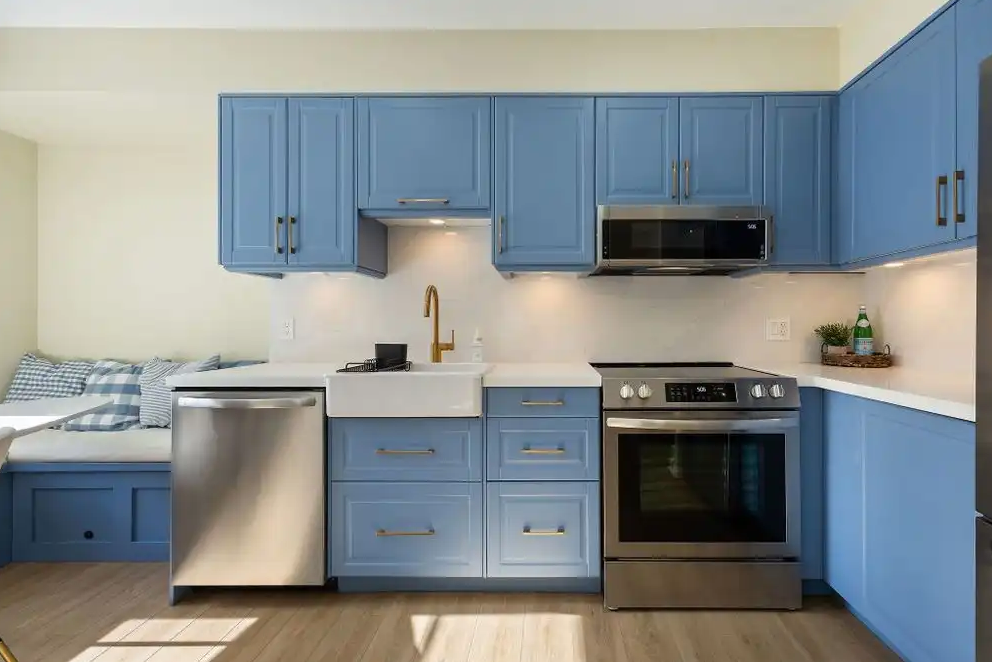 Furnished Corner Townhouse in Liberty Village — Private Rooftop Patio & Modern Living