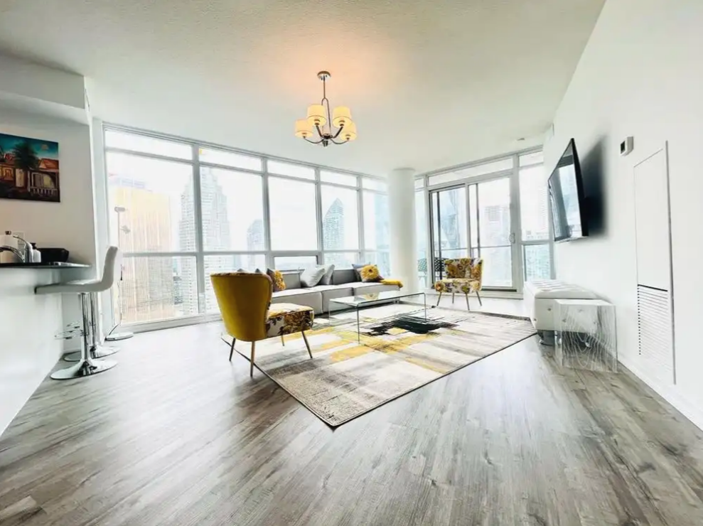 High-End Furnished Condo in Maple Leaf Square — City Views & Luxury Amenities
