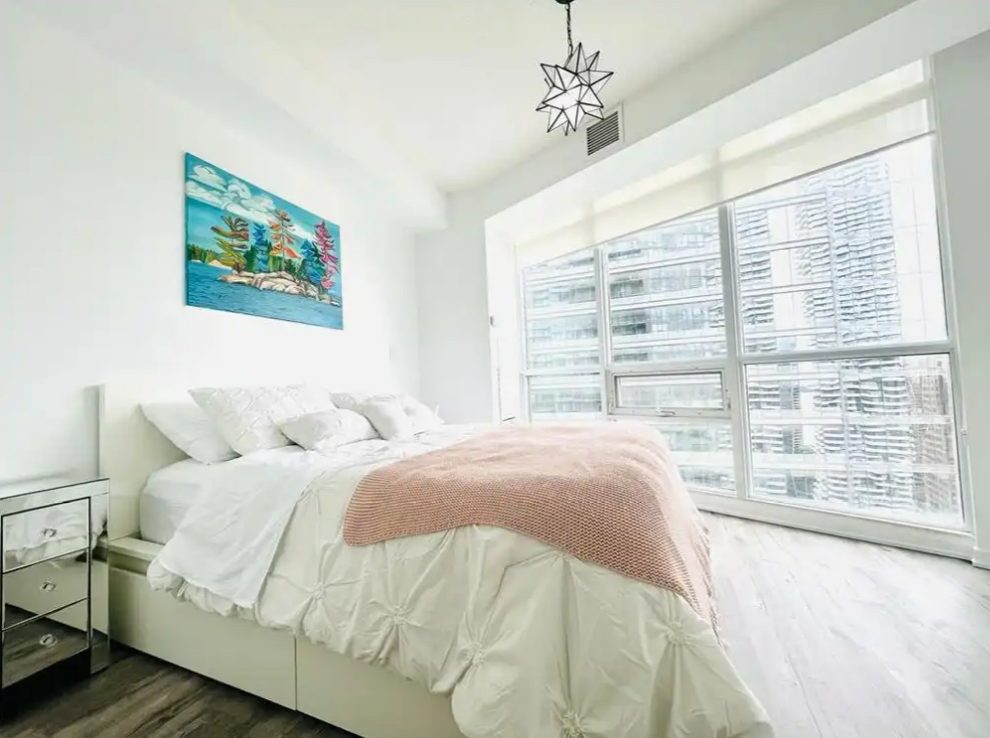 High-End Furnished Condo in Maple Leaf Square — City Views & Luxury Amenities