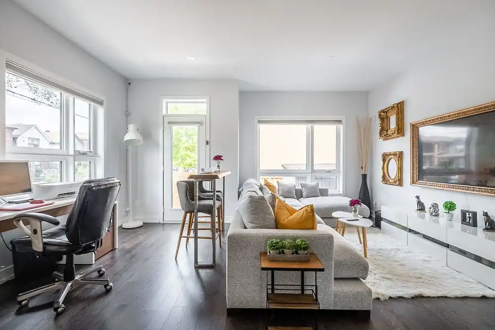 Stylish 3-Story Furnished Detached Home in York — Balcony, Terrace & Prime Location