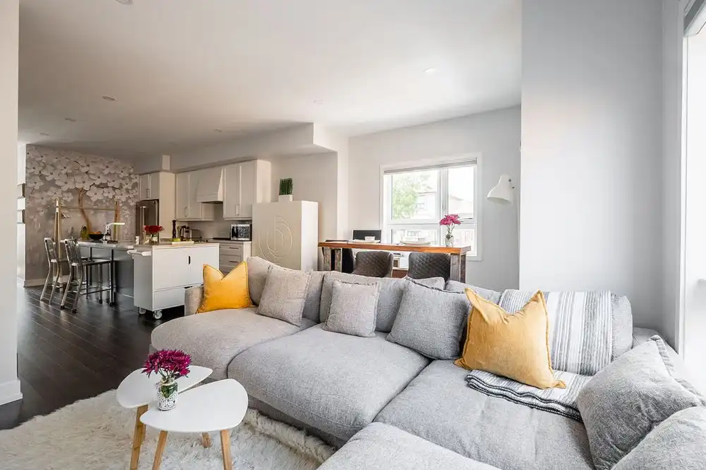 Stylish 3-Story Furnished Detached Home in York — Balcony, Terrace & Prime Location