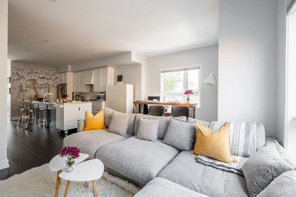 Stylish 3-Story Furnished Detached Home in York — Balcony, Terrace & Prime Location