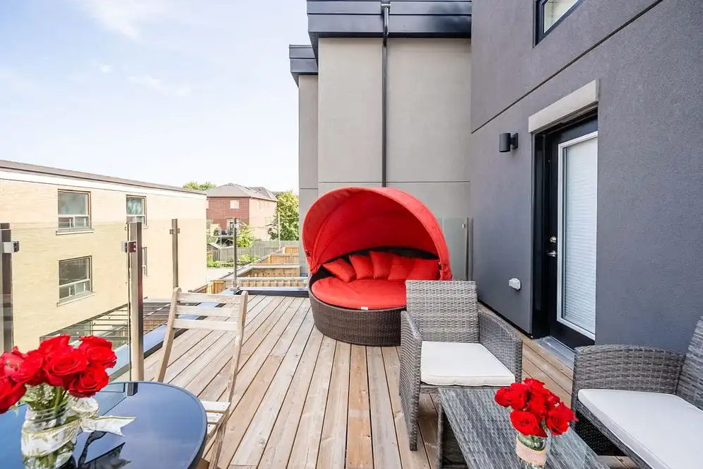 Stylish 3-Story Furnished Detached Home in York — Balcony, Terrace & Prime Location