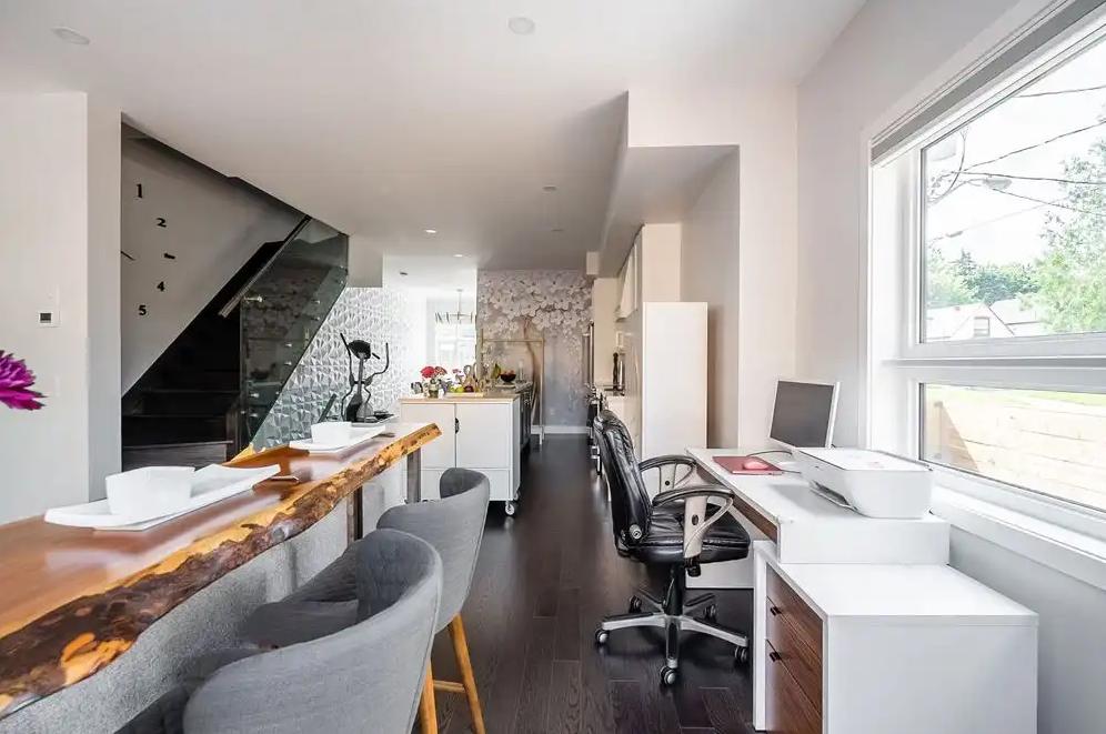 Stylish 3-Story Furnished Detached Home in York — Balcony, Terrace & Prime Location