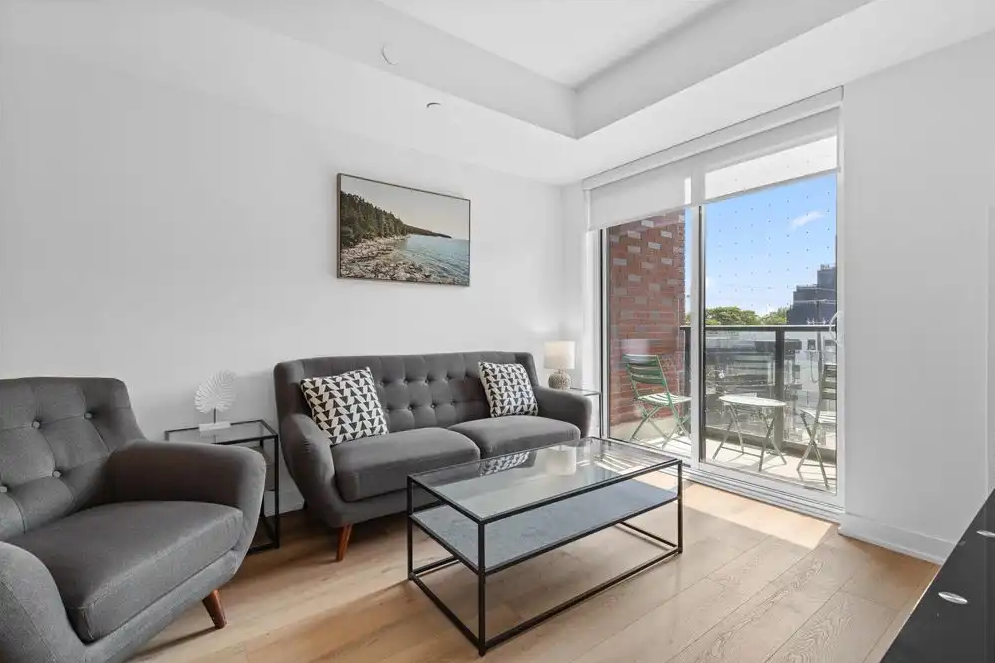 Elegant Furnished Condo in Toronto — City Views & Private Rooftop Patio