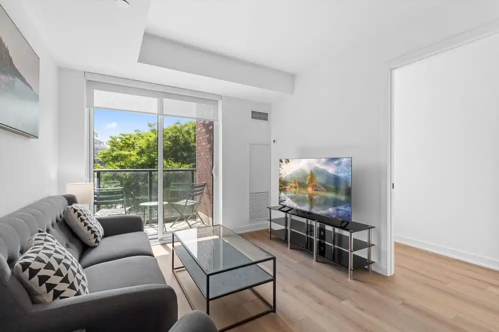 Elegant Furnished Condo in Toronto — City Views & Private Rooftop Patio