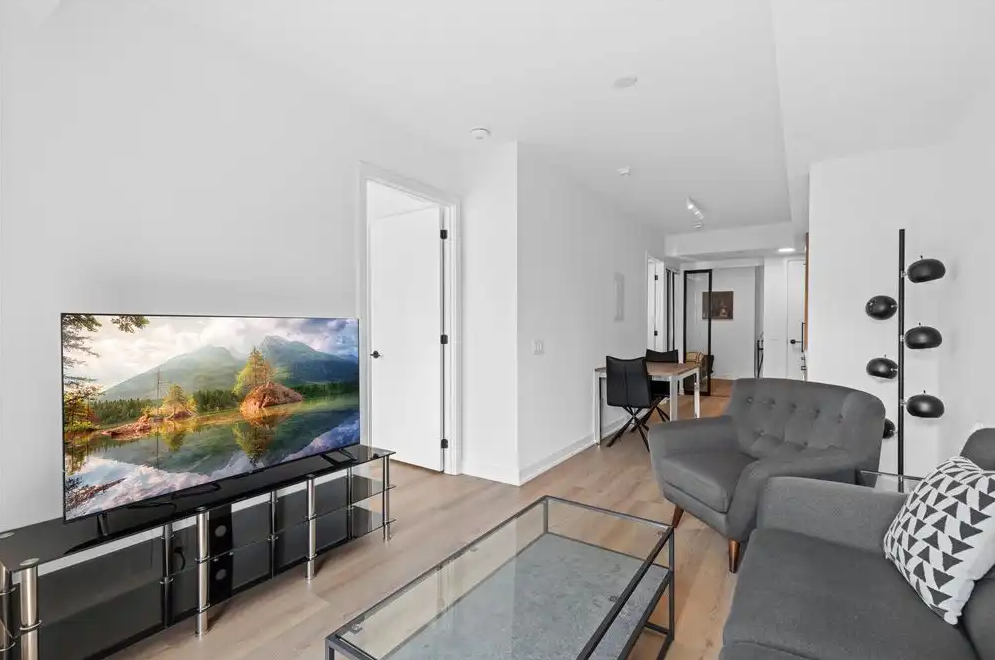 Elegant Furnished Condo in Toronto — City Views & Private Rooftop Patio