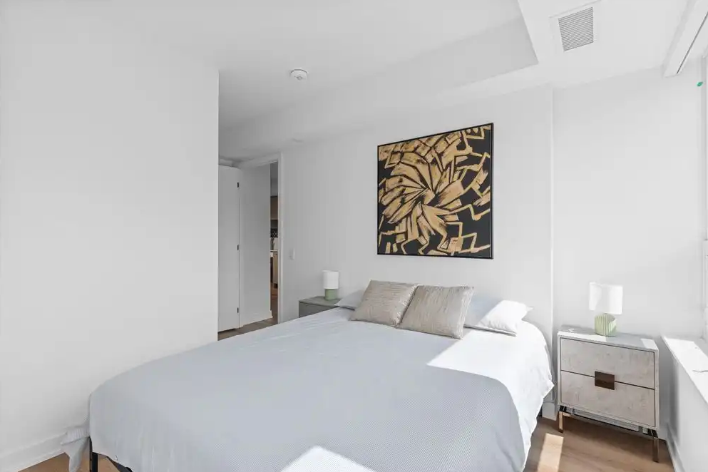 Elegant Furnished Condo in Toronto — City Views & Private Rooftop Patio