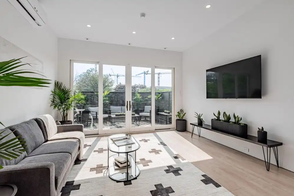 Gorgeous Furnished Townhouse in Queen West — Private Patio & Stylish Design