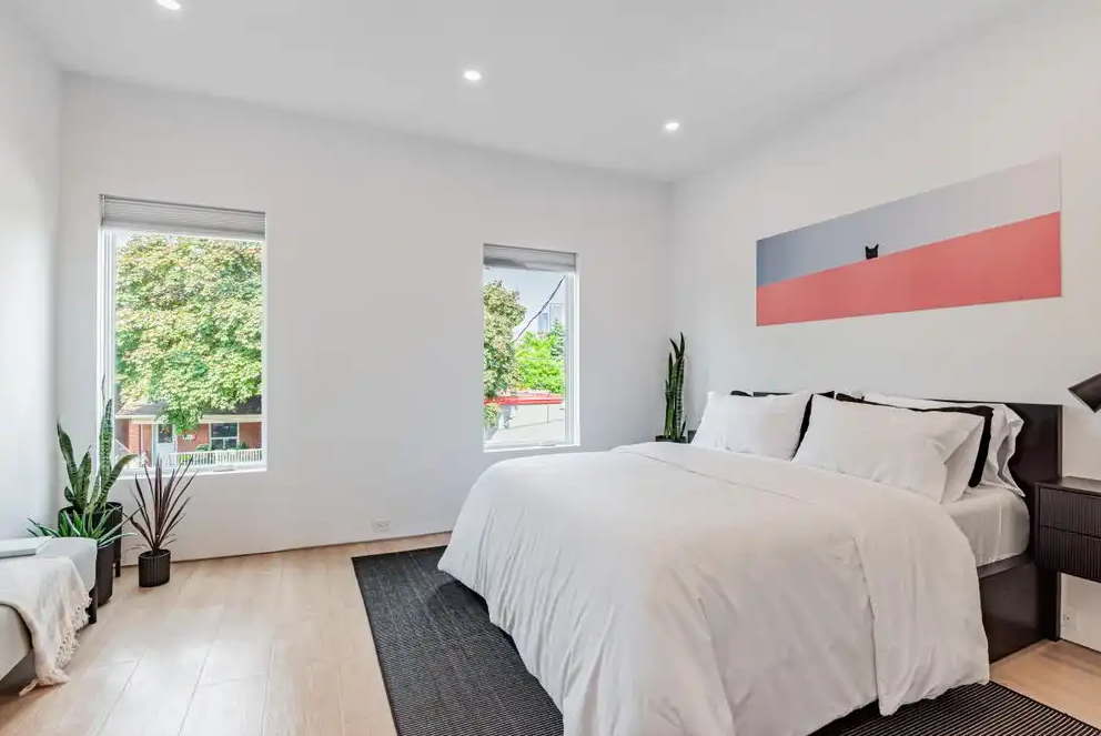 Gorgeous Furnished Townhouse in Queen West — Private Patio & Stylish Design