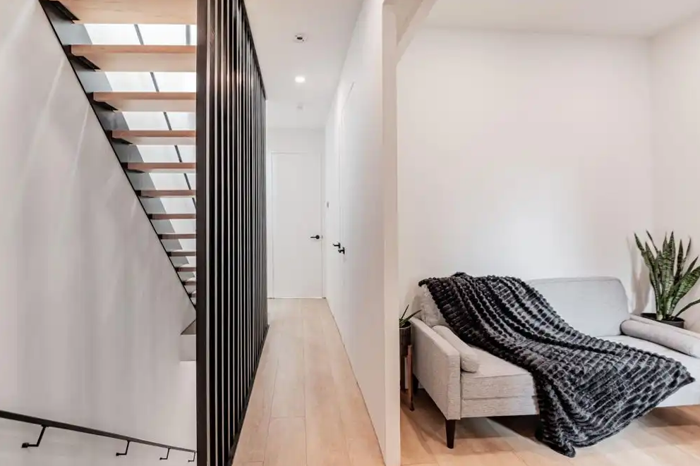 Gorgeous Furnished Townhouse in Queen West — Private Patio & Stylish Design