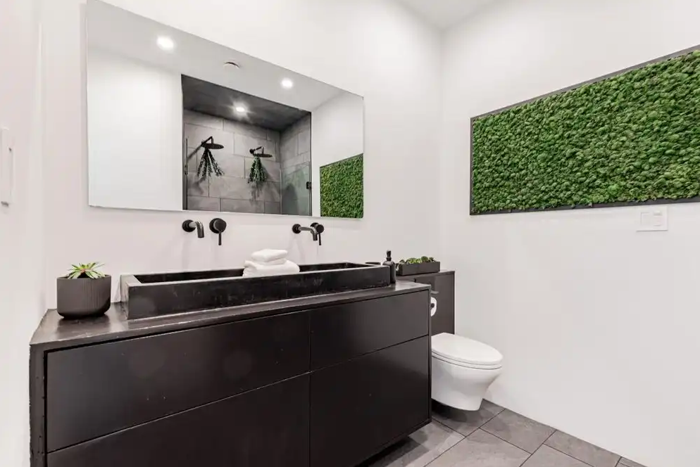 Gorgeous Furnished Townhouse in Queen West — Private Patio & Stylish Design