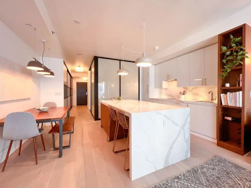 Luxurious Furnished Downtown Condo — Private Balcony & Fashion District Living