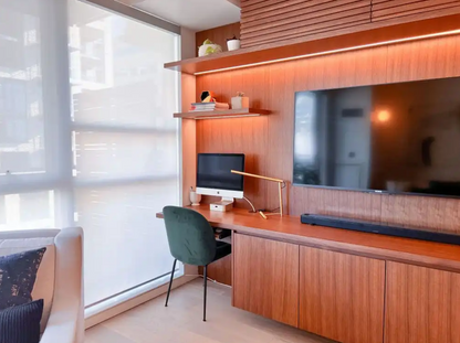 Luxurious Furnished Downtown Condo — Private Balcony & Fashion District Living