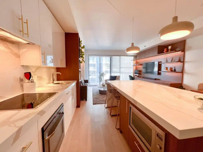 Luxurious Furnished Downtown Condo — Private Balcony & Fashion District Living