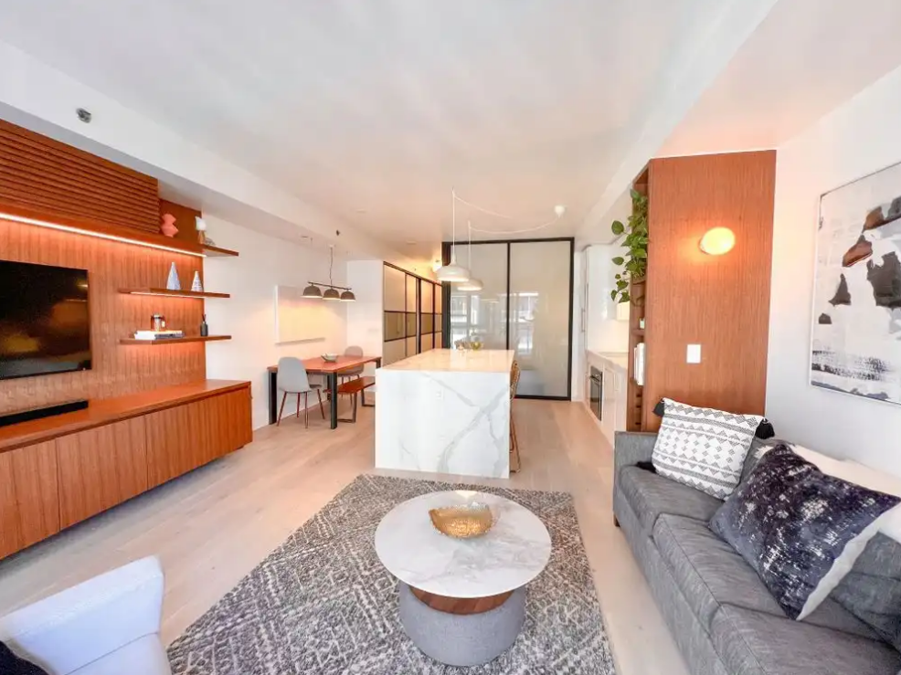 Luxurious Furnished Downtown Condo — Private Balcony & Fashion District Living
