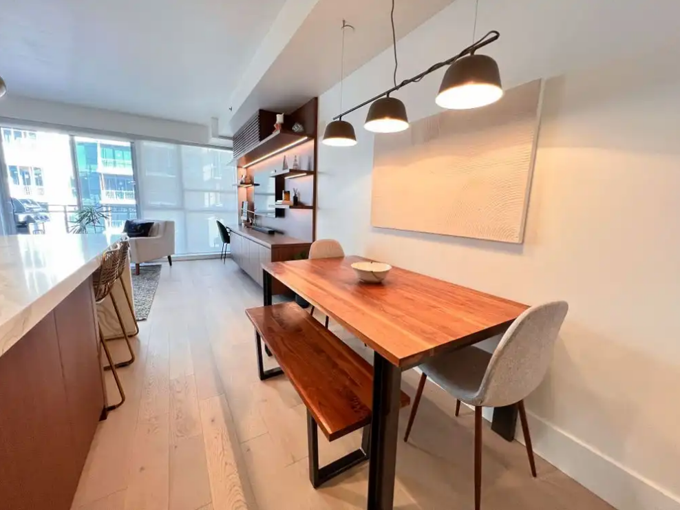 Luxurious Furnished Downtown Condo — Private Balcony & Fashion District Living
