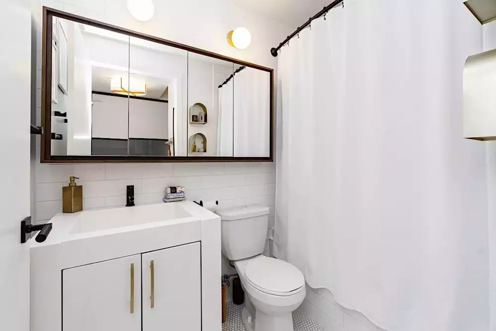 Luxurious Furnished Downtown Condo — Private Balcony & Fashion District Living