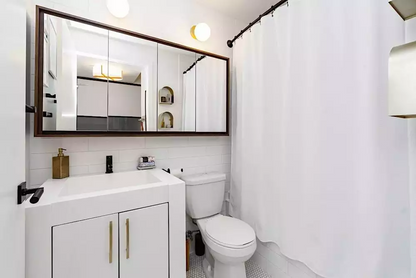 Luxurious Furnished Downtown Condo — Private Balcony & Fashion District Living