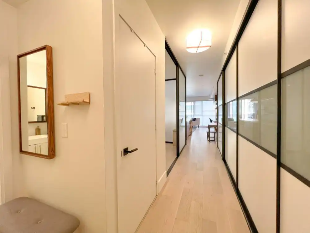 Luxurious Furnished Downtown Condo — Private Balcony & Fashion District Living