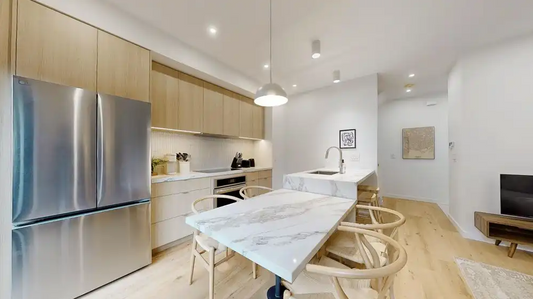 Luxurious Furnished House in Toronto — City Views & Private Rooftop Patio