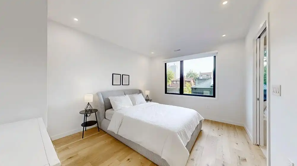 Luxurious Furnished House in Toronto — City Views & Private Rooftop Patio