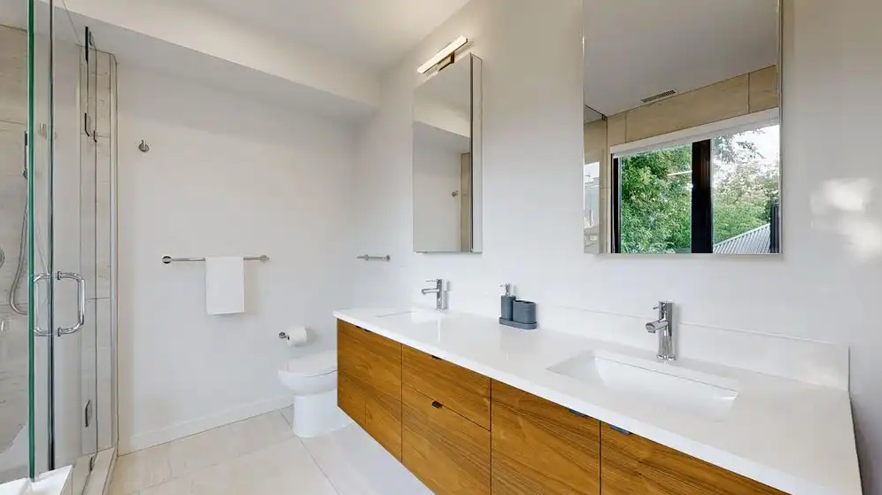 Luxurious Furnished House in Toronto — City Views & Private Rooftop Patio