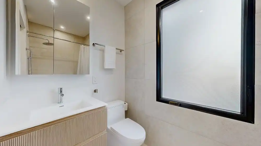 Luxurious Furnished House in Toronto — City Views & Private Rooftop Patio