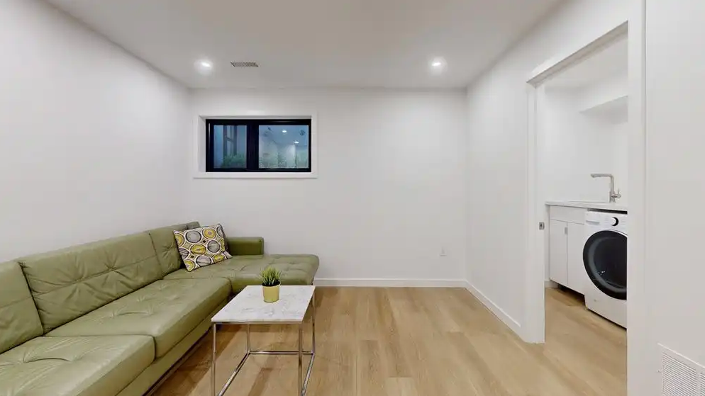 Luxurious Furnished House in Toronto — City Views & Private Rooftop Patio